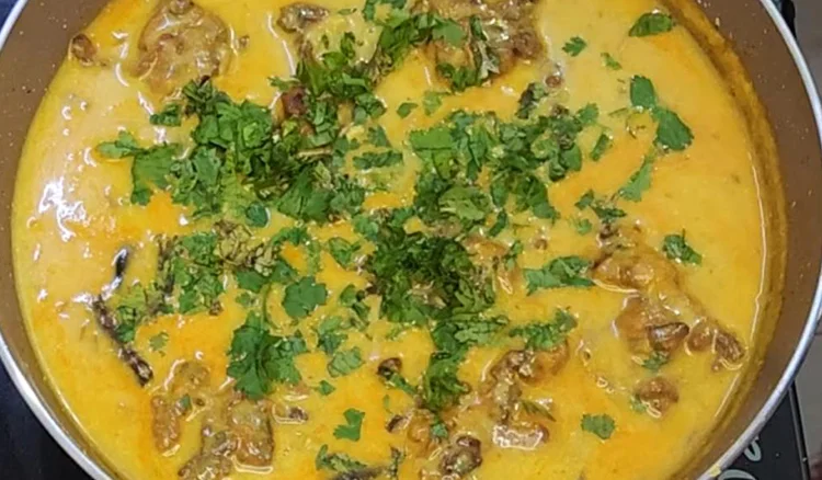 Garnish Punjabi Kadhi Pakora Recipe with Coriander