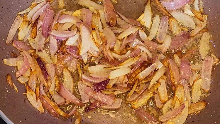 Caramalize Onions for Mushroom Rogan Josh