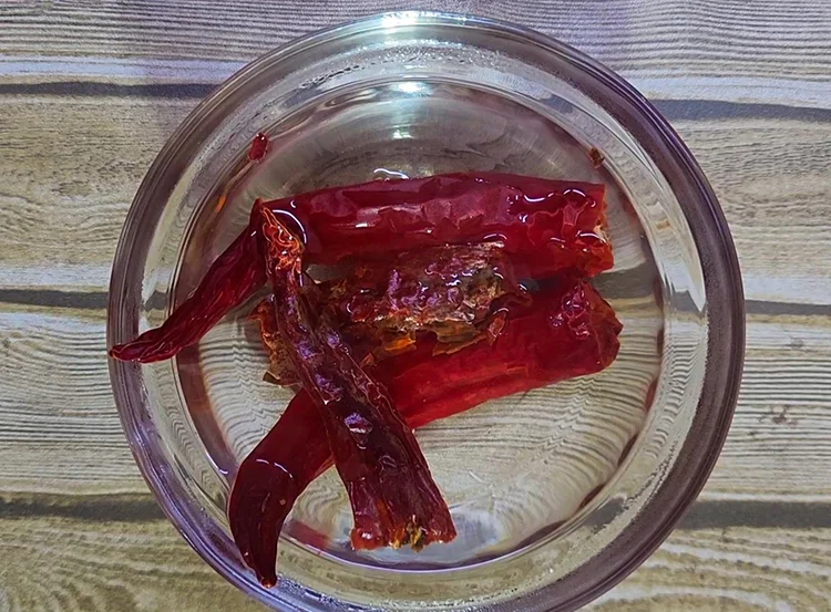 Soak Red Chillies for Jodhpuri Paneer